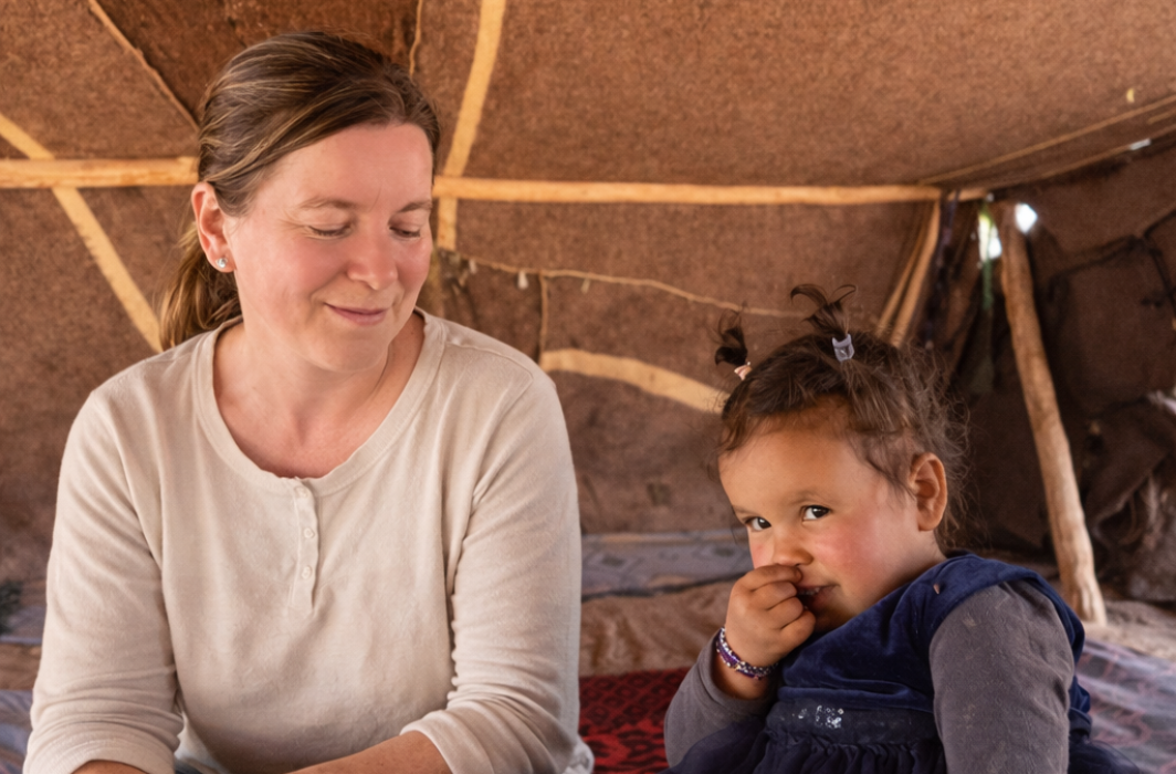 yo en haima con niña